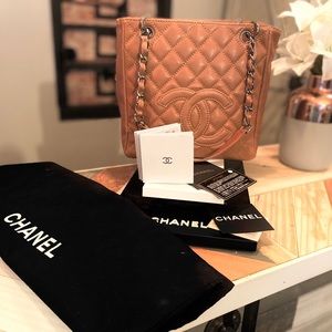 Like New! Auth Chanel Caviar Petite Shopper Tote